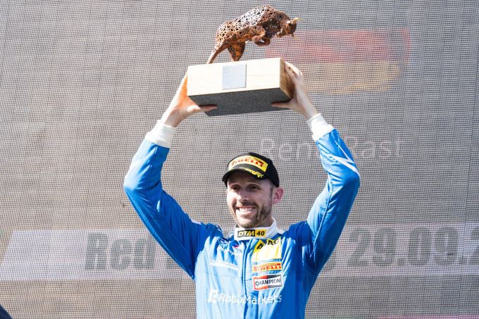 DTM 2024 Red Bull Ring Foto 3 Rene Rast blije winnaar op het podium