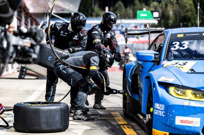 DTM 2024 Red Bull Ring Foto 10 Pitstop metvoor bandenwissel van Rene Rast BMW M4 GT3 Schubert Motorsport