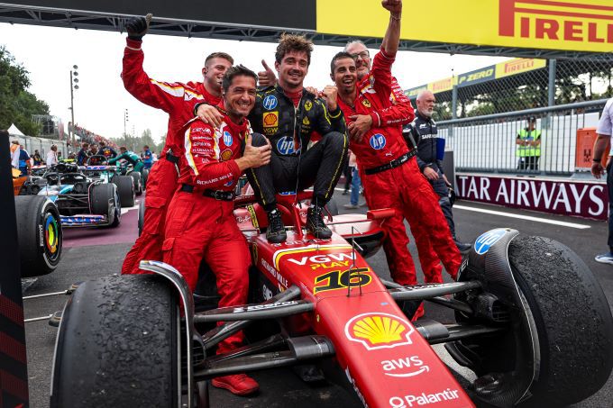 Charles Leclerc en zijn Ferrari-crew winnaar GP Italia 2024 Monza