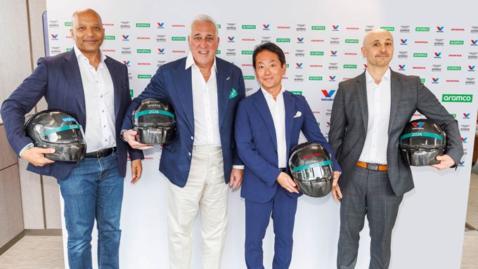 Van links naar rechts: Yasser Mufti, Aramco Executive Vice President Products & Customers; Lawrence Stroll, Executive Chairman, Aston Martin Aramco Formula One Team; Koji Watanabe, President, Honda Racing Corporation en Jamal Muashsher, CEO, Valvoline Global