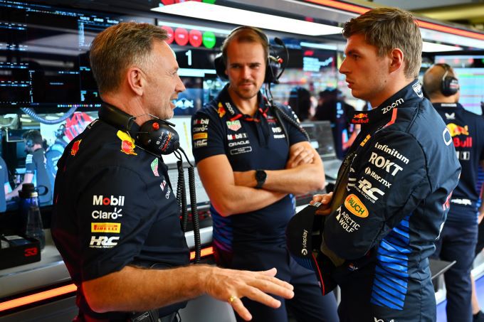 Christian_Horner_en_Max_Verstappen_in_Bakoe foto red bull content pool