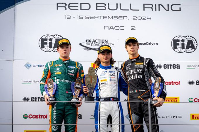 Ronde 8 van het Formula Regional European Championship by Alpine 2024 op de Red Bull Ring. Podium race 2: Thophile Nal #44, Sainteloc Racing, leidt Noah Strmsted #57, RPM en Brando Badoer #15, VAR.