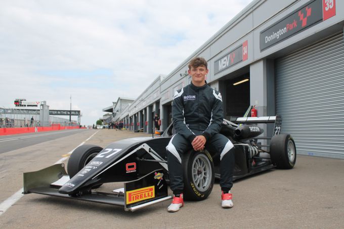 Opkomende Britse ster Freddie Slater sluit zich aan bij Rodin Motorsport voor voorlaatste ronde GB3-kampioenschap