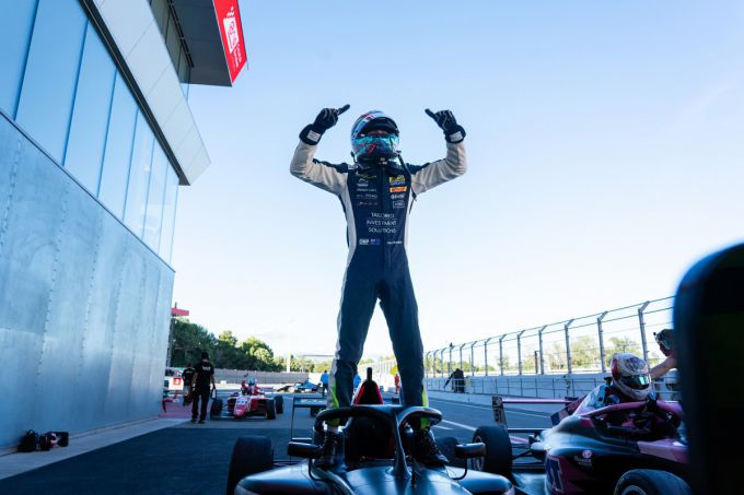 Jack Beetons eerste overwinning sluit zesde ronde Italiaans F4-kampioenschap af