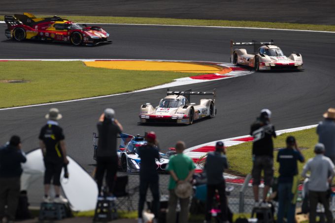 Hertz Team Jota Porsche 963 Nr12 en Nr38 @ 6 Hours of Fuji Foto 8