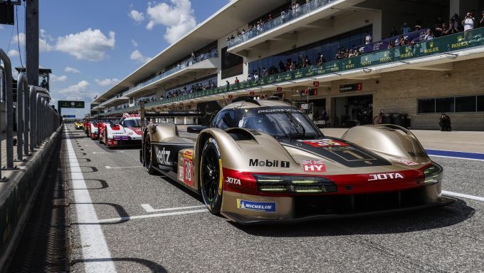 FIA WEC 6 Hours of Fuji Speedway Foto 5 Nr38 P963 Jenson Button Phil Hanson Oliver Rasmussen Hertz Team Jota