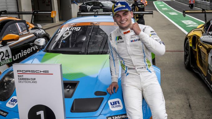 Porsche Sixt Carrera Cup Deutschland Red Bull Ring zaterdag Foto 2 Harry King overall winnaar