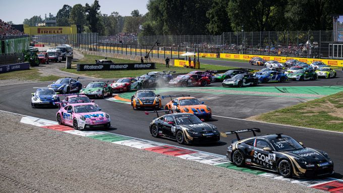 Porsche Mobil 1 Supercup finale Monza Foto 1 startveld na 1e chicane