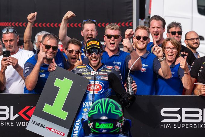 Manzi behaalt overtuigende World Supersport overwinning tijdens thuisrace in Cremona