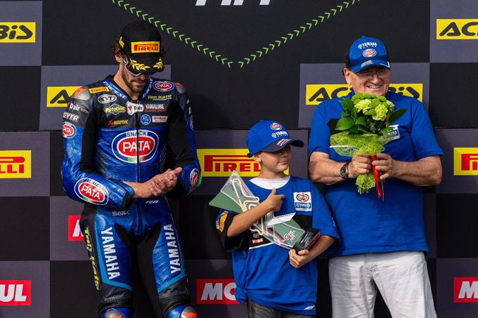 Manzi behaalt overtuigende World Supersport overwinning tijdens thuisrace in Cremona