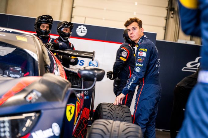 DTM Red Bull Ring 2024 Foto 7 Thierry Vermeulen in pitbox bron Red Bull Content Pool