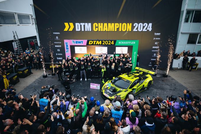 DTM-kampioen 2024 Mirko Bortolotti met Lamborghini Foto 17