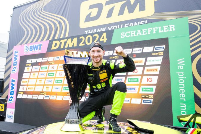 DTM-kampioen 2024 Mirko Bortolotti met Lamborghini Foto 1