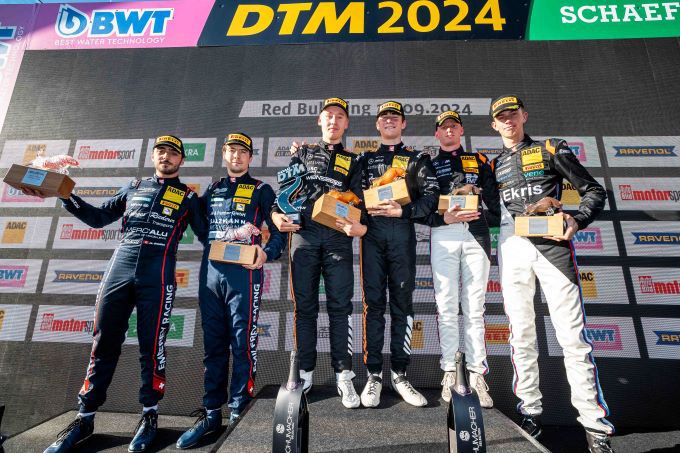 ADAC GT Masters 2024 Red Bull Ring Foto 1 podium van DTM Race 10-2024 op zondag