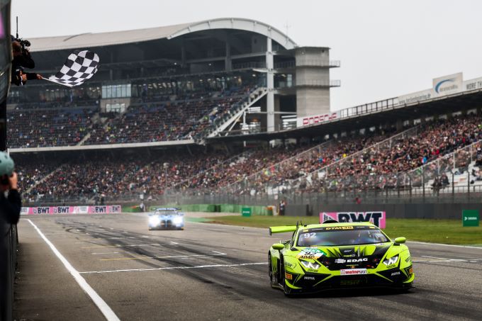 DTM-kampioen 2024 Mirko Bortolotti met Lamborghini Foto 23