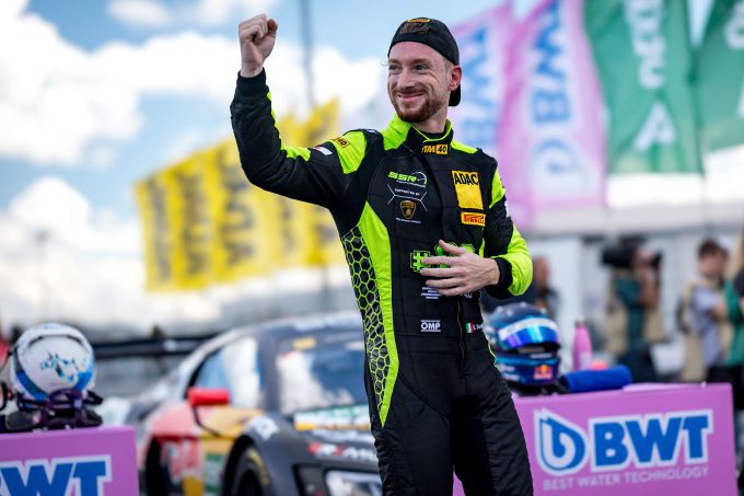 DTM-kampioen 2024 Mirko Bortolotti met Lamborghini Foto 9