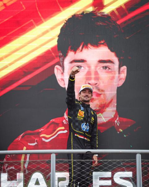 Het steigerende paard groeit Ferrari-foto 2 Charles Leclerc