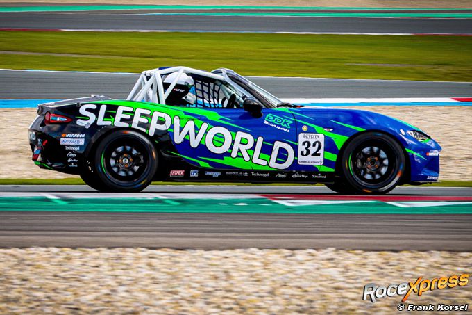 Delano De Ketele (19) sluit Mazda MX-5-seizoen in Assen af met knap podium