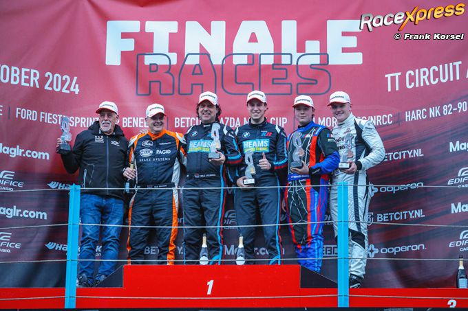 Max Tubben racet en scoort in twee verschillende auto's Finale Races Supercar Challenge