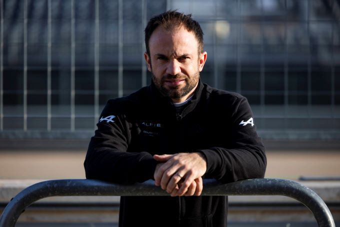 Nicolas_Lapierre_pitwall FIA WEC Alpine