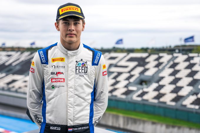 Tommie van der Struis op het circuit van Magny-Cours voor de Feedracing F4-talentenjacht