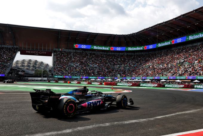 Pierre_Gasly_stadion_foto_BWT_Alpine_Formula_One_Team_-_2024_Formula_1_Mexico_City_Grand_Prix
