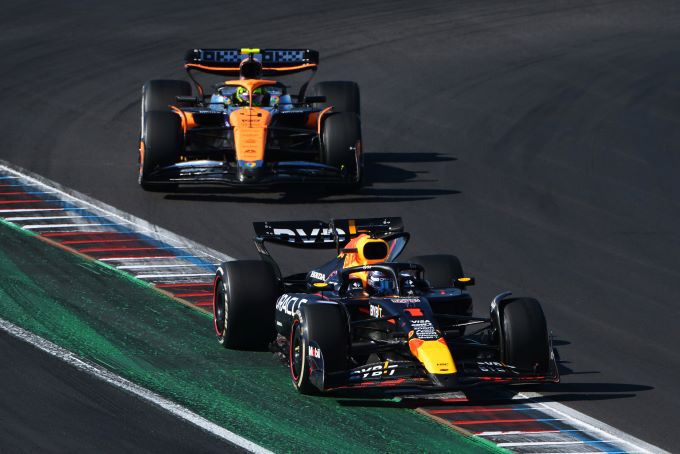 Red Bull voor McLaren