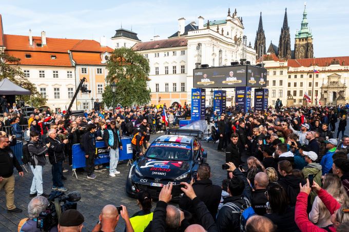 CER Rally Sebastien Ogier start Praag bron Red Bull Content Pool