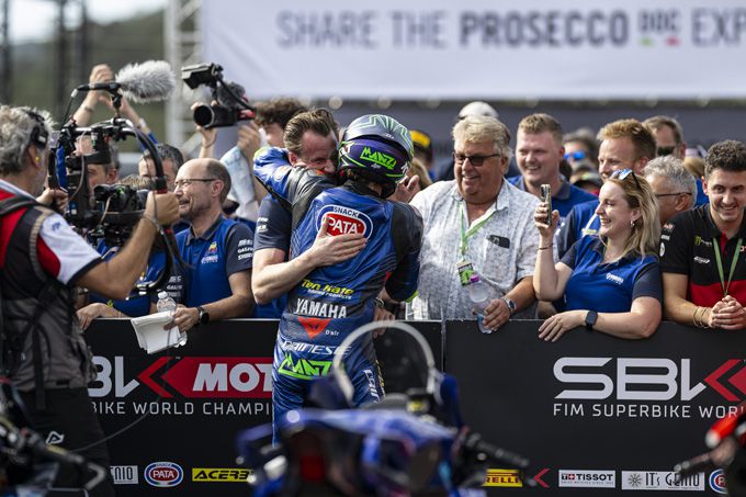 Stefano Manzi heeft zondagmiddag de tweede World Supersport race op het Circuito Estoril gewonnen