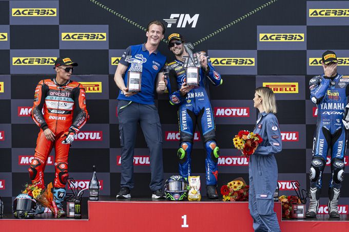 Stefano Manzi heeft zondagmiddag de tweede World Supersport race op het Circuito Estoril gewonnen