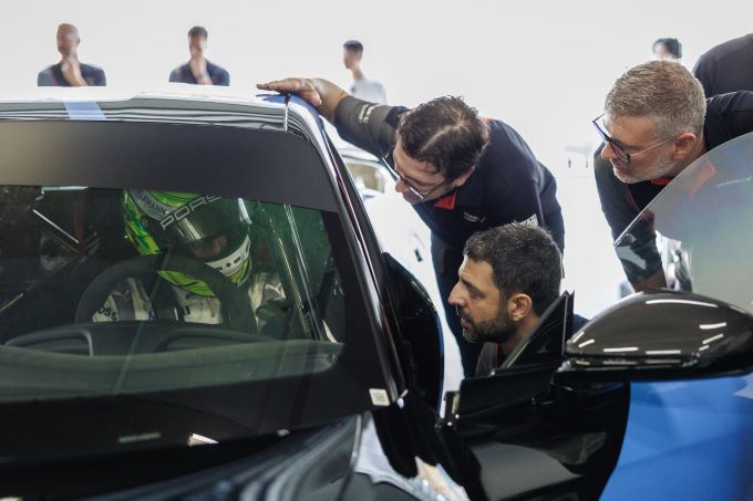 Shanghai Porsche Taycan Turbo GT Weissach Pakket Foto 3