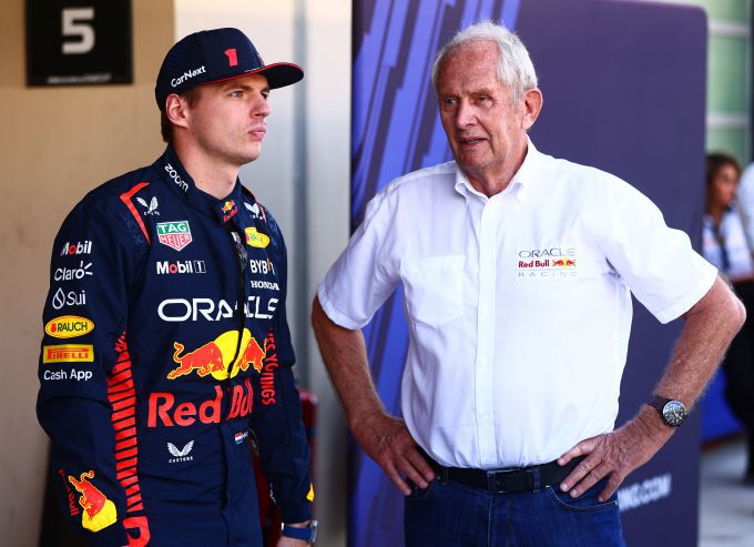 Max Verstappen en Helmut Marko ogen zorgelijk. 