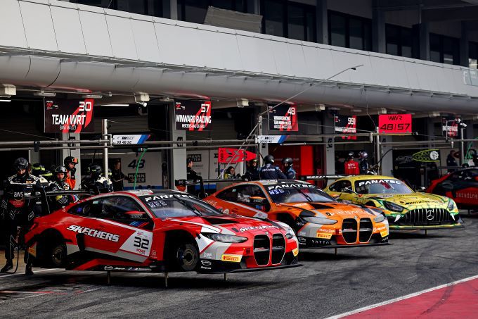 Fanatec GT World Challenge Europe Powered by AWS Sprint Cup Circuit de Barcelona-Catalunya Race 2 Team WRT pits