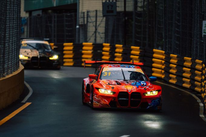 Team WRT pakt podia in Macau bij de FIA GT World Cup Foto 2 Sheldon van der Linde actie