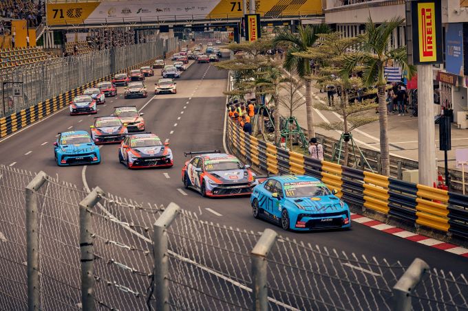 Thed Bjrk FIA TCR World Tour Macau Team World Title 2024 100e podium Lynk & Co Cyan Racing Foto 1