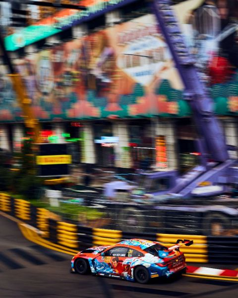 Team WRT pakt podia in Macau bij de FIA GT World Cup Foto 5 Sheldon van der Linde actie