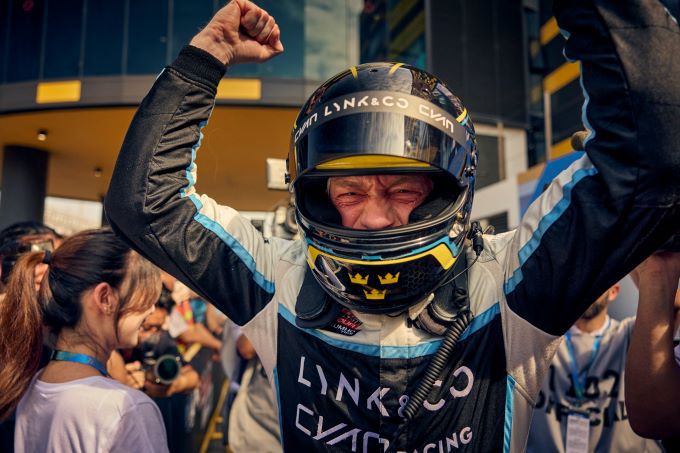 Thed Bjrk FIA TCR World Tour Macau Team World Title 2024 100e podium Lynk & Co Cyan Racing Foto 4