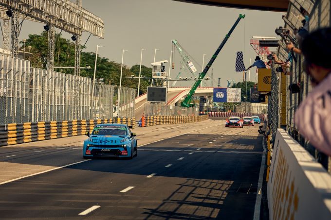 Thed Bjrk FIA TCR World Tour Macau Team World Title 2024 100e podium Lynk & Co Cyan Racing Foto 5