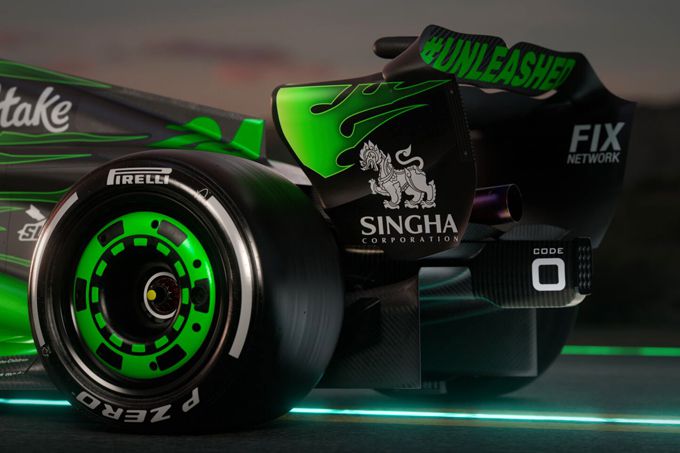 Stake F1 Team KICK Sauber komt met een vlammend hete speciale livery om het Grand Prix van Las Vegas in vuur en vlam te zetten