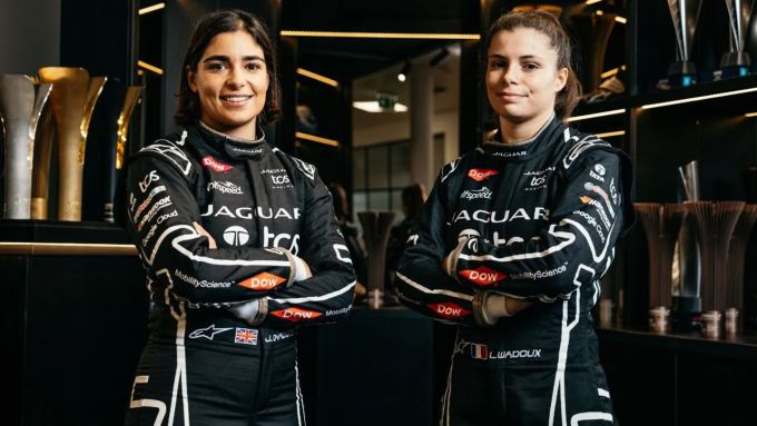 Jaguar TCS Racing met Jamie Chadwick en Lilou Wadoux in de FIA Formula E Women's Test