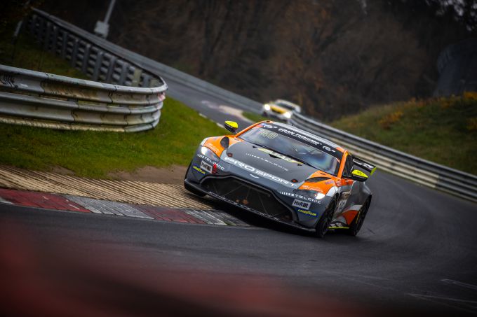 ADAC Nrburgring Endurance Series 2024 NLS 56. ADAC Barbarossapreis Foto 6 vader en zoon-team Guido en Maxime Dumarey Aston Martin Vantage GT4 bron foto Eric Metzner PRO Sport