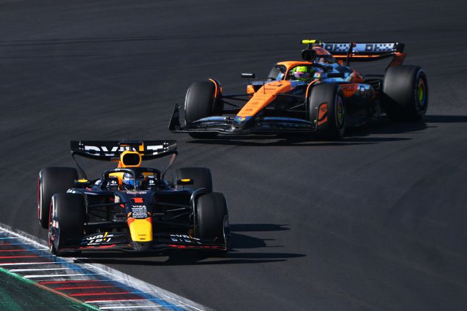 Lando Norris en Max Verstappen op COTA F1