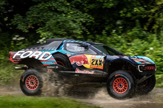 Viervoudig Dakar Rally-winnaar Carlos Sainz Ford Raptor T1+ Foto 11