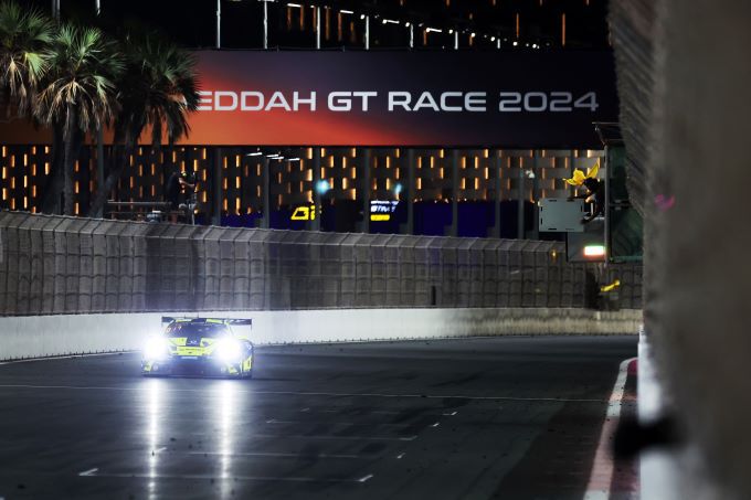 6 Hours of Jeddah Rutronik Racing Loek Hartog racewinnaar en Bronze Cup-kampioen Foto 5 <br />
bron foto GT-World-Challenge-Europe/press-members-gallery