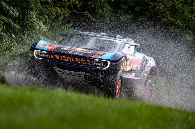 Viervoudig Dakar Rally-winnaar Carlos Sainz Ford Raptor T1+ Foto 2