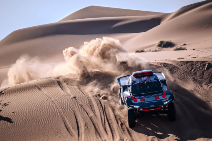 Viervoudig Dakar Rally-winnaar Carlos Sainz Ford Raptor T1+ Foto 4