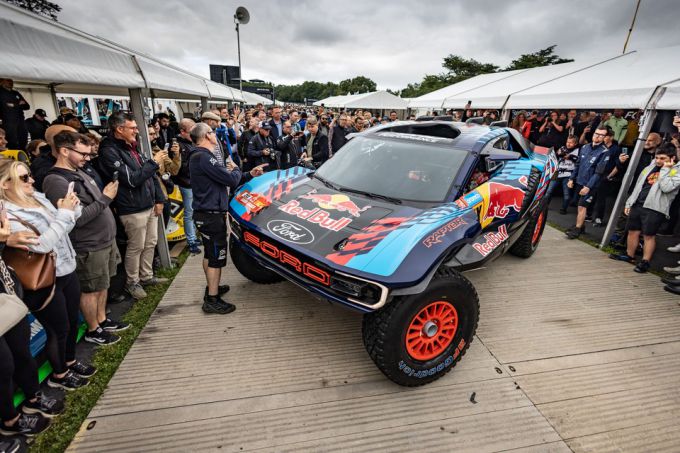 Viervoudig Dakar Rally-winnaar Carlos Sainz Ford Raptor T1+ Foto 6