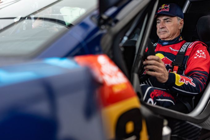 Viervoudig Dakar Rally-winnaar Carlos Sainz Ford Raptor T1+ Foto 7