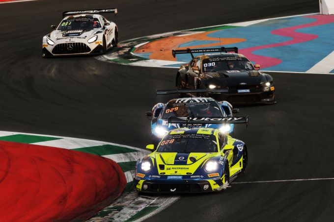 6 Hours of Jeddah Rutronik Racing Loek Hartog racewinnaar en Bronze Cup-kampioen Foto 4 bron foto GT-World-Challenge-Europe/press-members-gallery