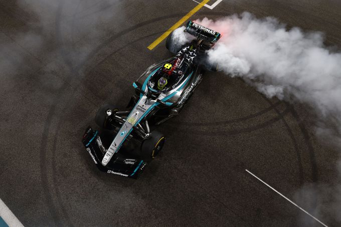 Bye bye Lewis Hamilton afscheid Mercedes Brixworth Brackleynull Petronas Kuala Lumpur Foto 9